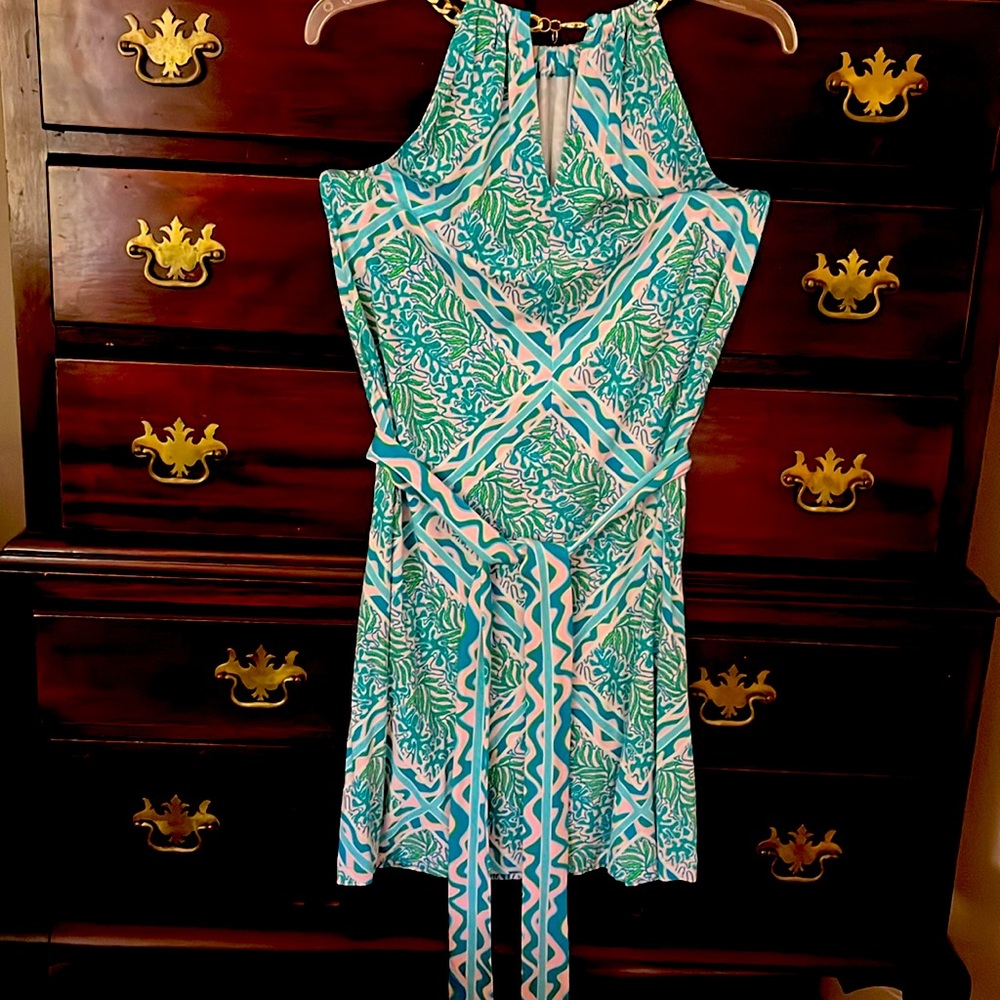 Lilly Pulitzer Sz S printed blue dress. Sleeveless. Shirred chain neckline.